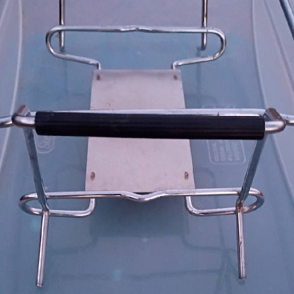 Metallic Silver Rack For Hot Dishes - Picture 3 of 5